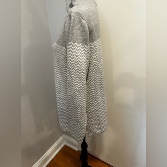 Aspen Women's Mock oversized Turtleneck Sweater. Chevron Pattern. and White. XL - Picture 13 of 14
